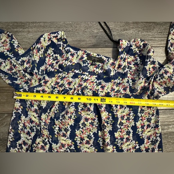 Jessica Simpson floral top/woman’s M/ square very flattering neck line/flowy - Picture 8 of 10